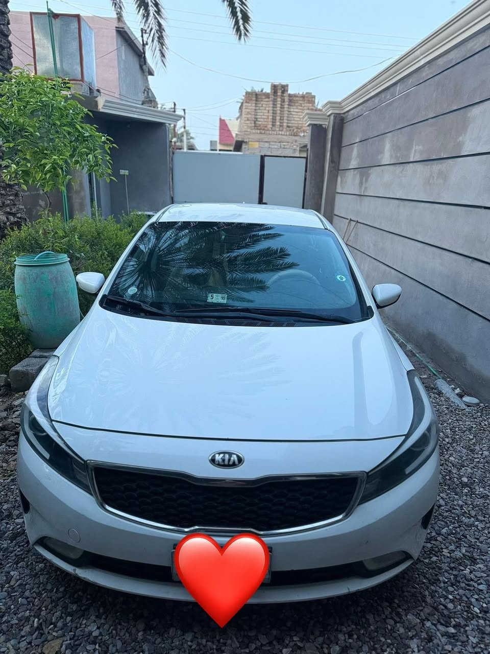 سلام عليكم 
سيارة فورتي 2017 أمريكي 
محرك 2000 دوش 
رقمها ديالى  باسمي شرط التحويل
ضررها قبق الصندوك مبدل 
وبيها يم الباب الخلفي ضربه صغيره منزل صورتها  
محركها مجفت ع ايدي تجفيت درجه اولى بعدة بالضمان 
سعرها 125 وبيها مجال
مكانها ديالى هبهب 
لاي استفسار اتصل واني حاضر 
***********
متواجد واتس اب وخاص
