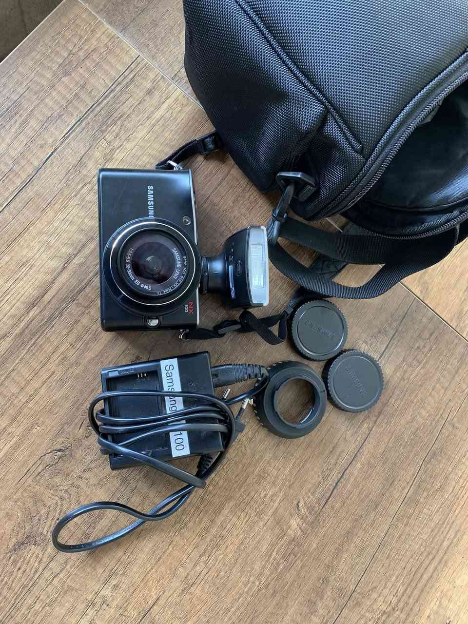 ستخدام قليل سامسونك كامل ملحقات فلاش رامات زوم وبلاش بسعر ١٥٠ للتواصل ***********
