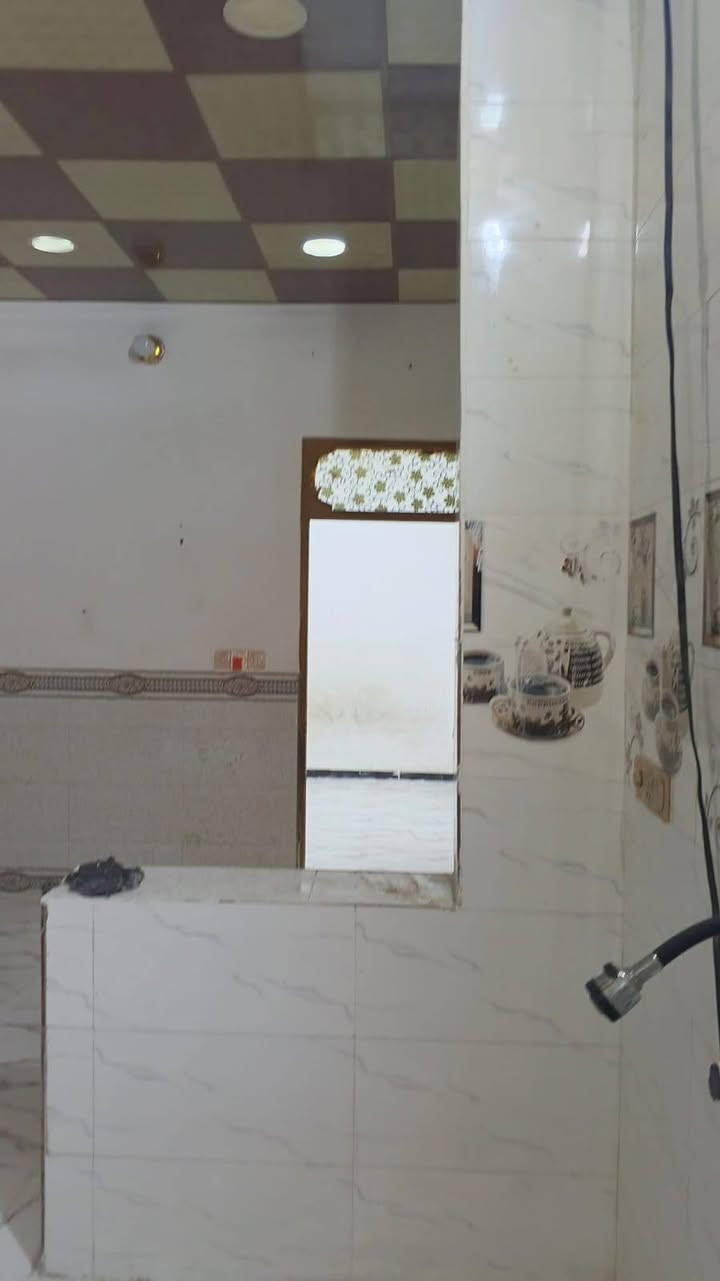 🏠 بيت 50 متر للبيع – بسعر 18 مليون فقط
📄 الملكية:
طابو زراعي (سند 25)
مرقم من البلدية + إقرار محكمة باسم المشتري
✨ مشمول بقرار 320
🏗️ مواصفات البناء – درجة أولى:
▪️ صب كونكريت
▪️ طابوق جمهوري
▪️ أرضيات بورسلين
▪️ جدران سيراميك
📍 الموقع:
شارع الصب – مقابل قرية الغدير – عمود 276
⚡ الخدمات متوفرة بالكامل:
مدارس حكومية – ماء – كهرباء – مولد – إنترنت ضوئي – سوق قريب
📞 للاستفسار:
اتصال: ***********
واتساب: ***********
