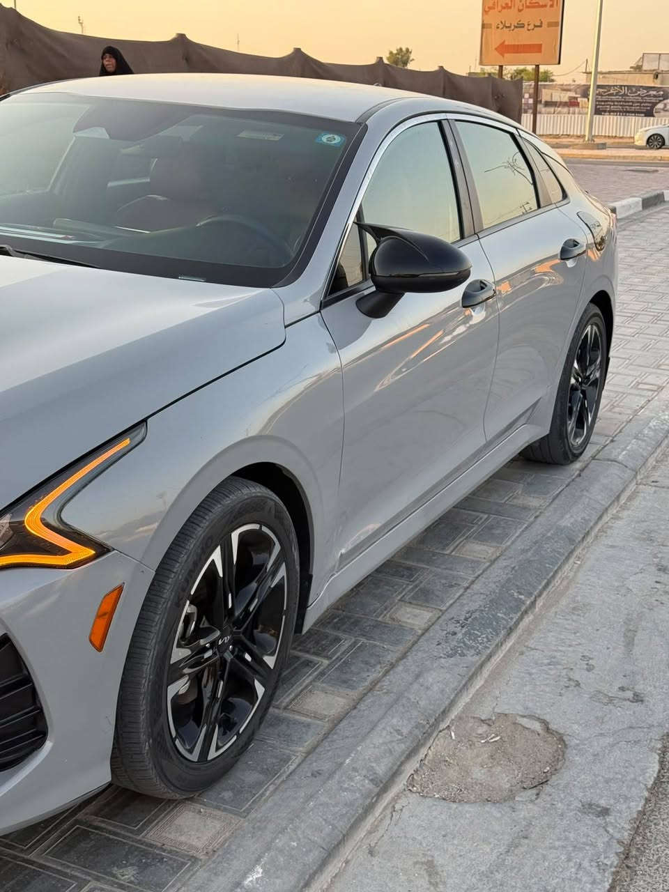 السلام عليكم. السعر 165بيه مجال
- kia K5 GT-line 
- 1.6T 
- AT-8speed 

فول مواصفات بس بدون فتحه

- رادارات+ توقف ذاتي 
- مثبت سرعة تفاعلي+ تشغيل عن بعد
- تدفئة كشنات
- قيادة نصف الية بالخطوط 
- تدفئة ستيرن 
- داخل احمر جلد
- 5 انظمة قيادة : smart+normal+sport+costum+snow 
اشاره ترحيب 
السيارة ماشية 29ميل
حادث فقط جاملغ
مكان كربلاء
***********
@إشارة
