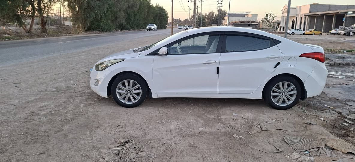 السلام وعليكم 
النترا ٢٠١٣ خليجي فولGLS مواصفات
 كفاله عامه رقم اربيل جديد سونار مرفق مع صور
بصمه تشغيل 
فتحه سقف 
اشاير بل مري
محرك ١٨٠٠دوش محرك جديد
كير جديد 
تبريد تدفئه شغالات 
سياره محرك مامفتوح جديد 
سياره جاهزه من كلشي 
مكان سياره بابل سعرها ١٢٠ 
***********
