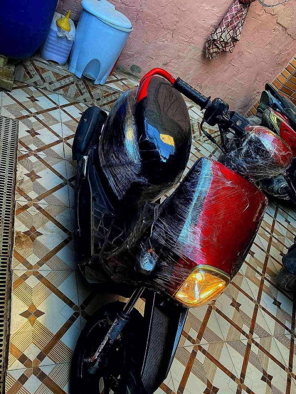 السلام عليكم دراجه بوليسي للبيع 
موديل 2025.شغاله سلف هندر بكل وقت. 
 مكينه ماكس ياباني120محرك مامفتوح تجي وتفحص 
دراجه  نظيفه كامله من كلشي كل نقص مابيها تجي وتفحص وتقتنع يله تاخذ 
 شلعه معدل يخبلان  دراجه كهربائياتها كلها شغاله  لايت عالي ناصي اشاير يمنه يسره كلهن شغالات.  
تواير مبدلهن جداد كدام ووره. 
سبب البيع(متوازي على قصد واريد ابيعها) 
السعر: 325وبيها مجال 
المكان: كربلاء شارع الحر  
الرقم: ***********.وبي وايتساب
