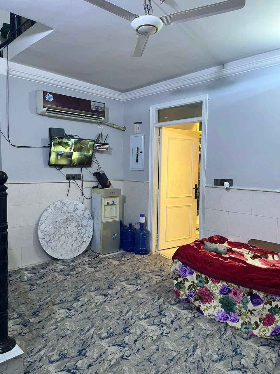 📢 اعلان 📢📢 اعلان 📢 
       👇               👇
⚜⚜ للبيع ⚜⚜ للبيع ⚜⚜
🏠 دار سكني  طابو زراعي ملك صرف  🏠 
📐 المساحة ١٥٠  متر📐 
🌍 الموقع / الحلة / حي الجزائر / خلف ملعب الإدارة المحليه 
🏤 يحتوي على 🌺 غرفه نوم  🌺 صالة 🌺 مطبخ 🌺 هول 🌺 مجمع صحيات  🌺 كراج 🌹حديقه 
📏 الواجهة ٧ ونصف متر  والنزال ٢٠ متر 
📷 صور البيت  مرفقة مع الاعلان 👇
 ❓للاستفسار ⚜  زيارة مكتب #انكيدو للعقارات والمقاولات في حي الجزائر مقابل مكبس التمور او 📞 الاتصال على هواتف المكتب 
☎️ *********** سيد وليد 
☎️ *********** سيد وليد 
☎️ *********** محمد الزبيدي 
⚜⚜⚜⚜⚜⚜⚜⚜⚜
