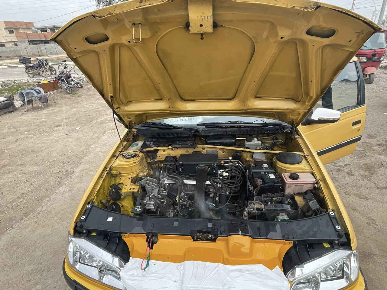 سلام عليكم بيجو بارص موديل 2012 سياره بيه ضربه بل جاملغ ل يمنه سياره جاهزه كير محرك صدر تخم تاير خط ابيض داخل جديد كهربائيات كله شغله اي نقص مابيه باتري جديد ناينمو راديترات جديده مال تبريد و مال ل محرك تبريد نقص بس غاز لن شته و ما شحنته غاز سياره جاهزه فقط بس ل كشر مالته شوفت عينك تجي و تشوف بعينك سياره سعر ب 32 و بيه مجال  عليه هيه و غرمات تستلم مصفره سياره رقمه بغداد دولي ل مكان وره ل بوابه مال الحسينه قرب جديده شط رقم ***********
