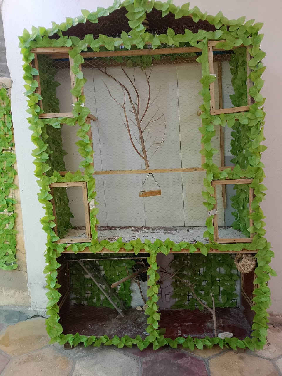 للبيع. قفص تسكام خشب قوي مرتب طابقين يصير ويصير ينفصل عادي يرهم  مثل ماواضح بلتصوير   رايده ب75 وبي مجال ‏‪0782 334 8060‬‏
