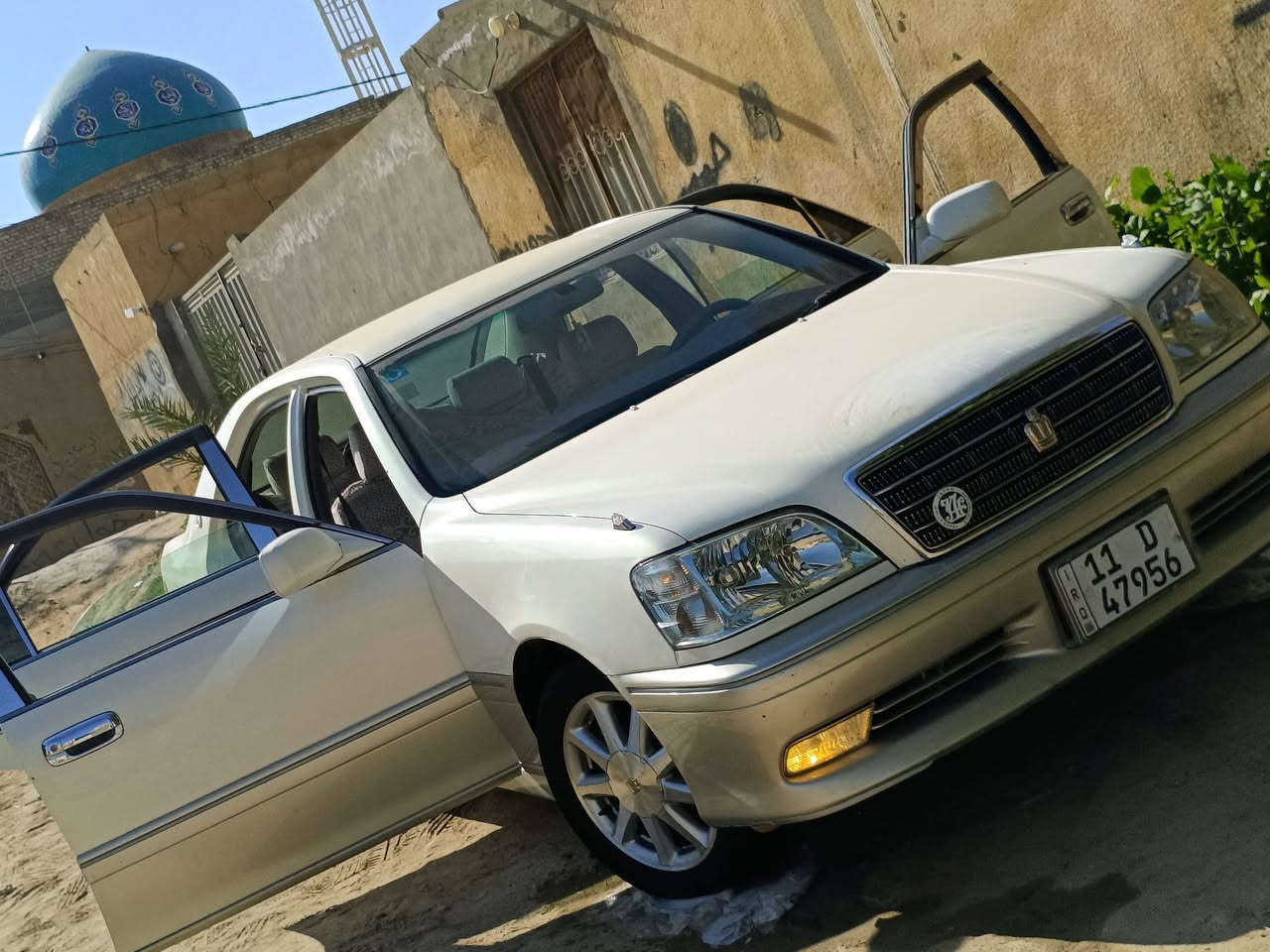 سلام عليكم للبيع تويوتا كراون ملكه لون ابيض رقم بغداد انكليزي مداور ثاني يوم السياره كفالة عامه
ماعدى تكحيل ب جاملخ الخلفي مبين بالصور الموصفات ثلاث دكم داخل رصاصي برده ديفور الكبير مسجل بلوتوث ويل نجمه كشنات كهرباء ستيرن كهرباء وباقي الموصفات معروفه السعر 165 وبيه مجال مكاني نجف قضاء المناذره الاستفسار عل رقم ***********
