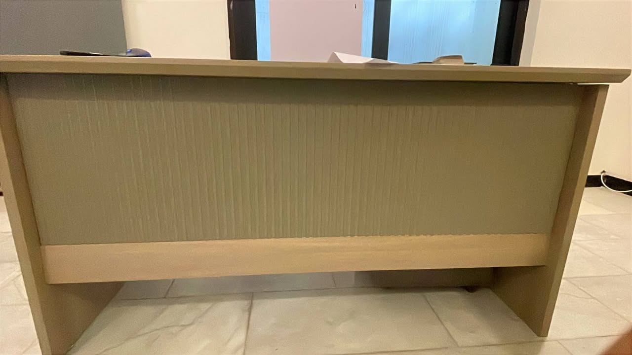 هذا الميز 
عدد 6 
سعره 80 الف
حجمه 140سم
***********
بغداد الغزاليه
