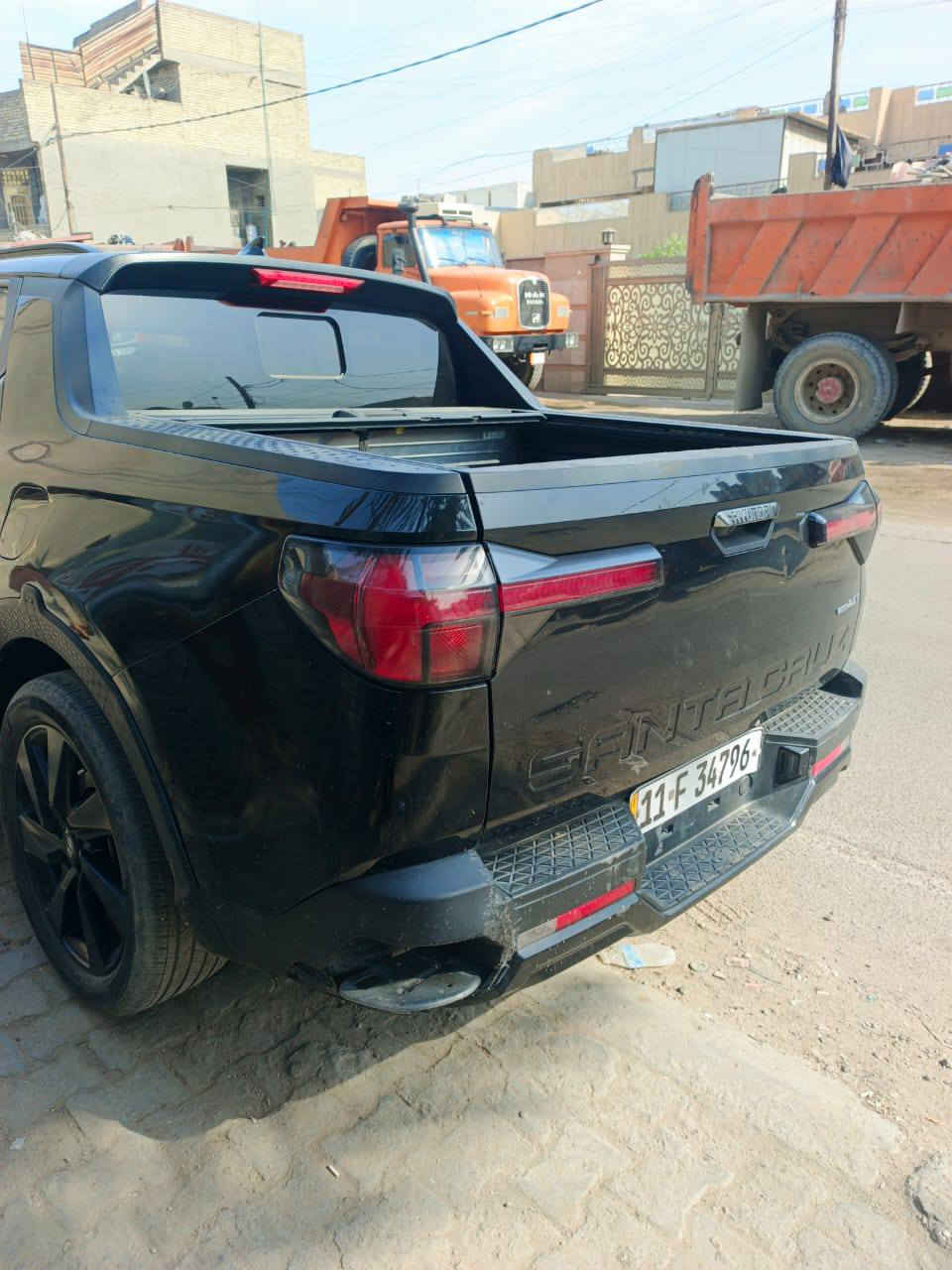 للبيع هيونداي_سانتاكروز   موديل 2023
وارد امريكي
فول  موصفات 
السياره مرقمه بغداد حمل

سعة المحرك : 2.5 TURBO
عدد الاسطوانات : 4
القوة الحصانية : 281 حصان نظام الدفع : كلي HTRAC رباعي 
ناقل الحركة : اوتوماتيك 8 سرعات
شفتات استيرن كير عادي

حادث السياره :  صفحه السائق
مع العلم الادوات تم تفصيخها من نفس نوع السياره 
حاله الايرباك : سليم
المسافه المقطوعه : 48الف كيلو 

#مواصفات
بصمة تشغيل عن بعد 
فتحة سقف
رادارات / رادار امامي  /رادار خلفي

كشنات تدفه ‏
كشنات قماش                                             
كشنات كهرباء 
مري هيتر / رادار / كاميرا
دفع رباعي  نضام جبلي وثلجي
  اوتوهولد 
ويل كروم 20
صندوك كهرباء 
 سستم سماعات 
اواكس وبلوتوث و USB يعمل
مApple CarPlay / Android Auto
دخول ذكي نظام 
حاجب ليد
 
نقطه عمياء
اشاراة بالمراياة الجانبيه                                   
فول تحكم ستيرن                                    
كير أوتو + عادي + شفتات ستيرن
اوتو بريك +بريك بصمة
لايتات 4 عدسات زينون
شاشة كبيره

نضام قيادة + سبورت + نورمل + سمارت+ قياده في الثلج
مثبت سرعة
تحديد مسار 
رادار الخطوط البيضاء 
شحن اللاسلكي
‏شاشة إلكترونية
الخريطة
‏AUTO HOLD
مصابيح خلفية LED
مصابيح ضباب LED 

مكان السياره بغداد الكمالية 
السعر 185 ورقة وبي مجال
للتواصل 

‏‪***********‬‏
