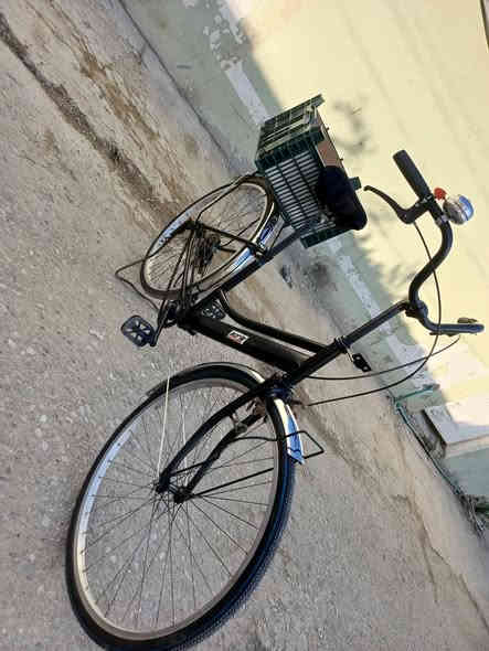 السلام عليكم اخواني الكرام دراجة للبيع فقط حجم 26 نضافة 95% تايرات جدد جاملغات جدد بريكات امامي وخلفي البايسكل نضيف ما تصرف علية اي شي السعر 65 وبي مجال قليل حك الجية للتواصل الاتصال على الرقم *********** العنوان (ديالى المقدادية الزهيرات)
