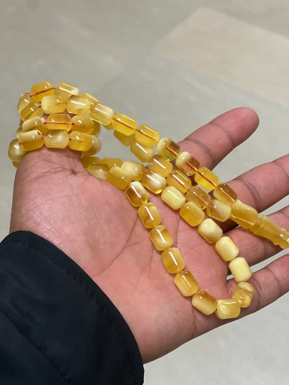كهرب حر طبيعي مسباح نضيف كفاله الف سنه 
قشطه بعسل ٦٤ غ ٧٣حبه العنوان البصره 
***********
