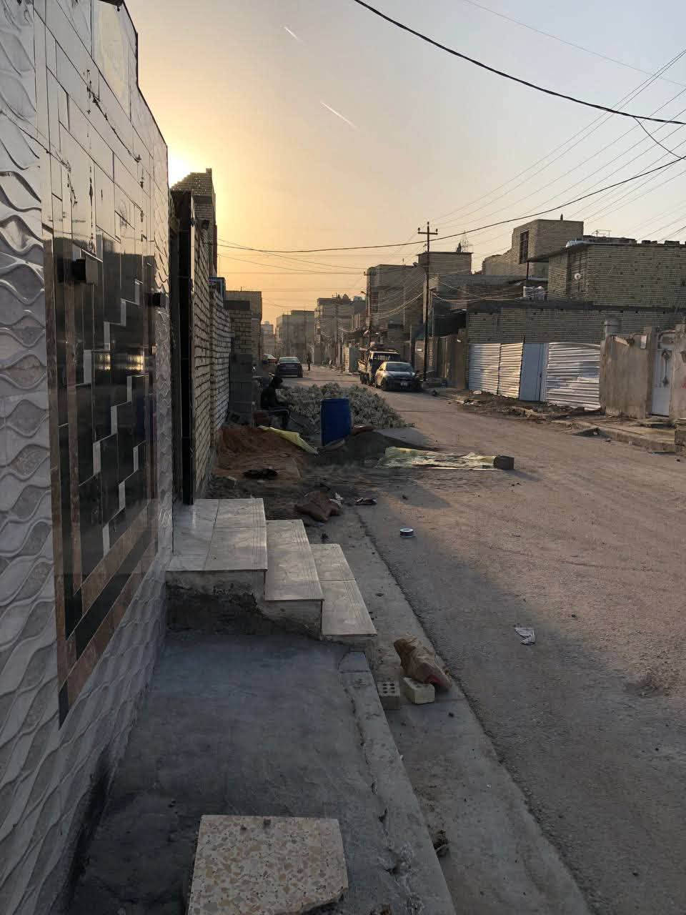 السلام عليكم بيت 100 م للبيع حي الكوفة خلف دلالية السيد اخير فرع فرع ابو عراق البيت بناء حديث ماناقصه شي كامل خدمات تبليط مجاري كهرباء السعر 62 وبي مجال للأستفسار***********
