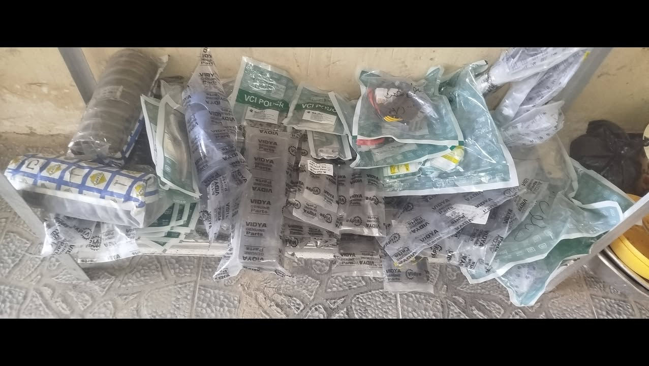 سلام عليكم شباب اغراض محل جاهزه للبيع مع ال دكاسن (الرفوف) سعر جمله ابيع الكل التفيده  الاغراض يتواصل خاص رقمي ***********
