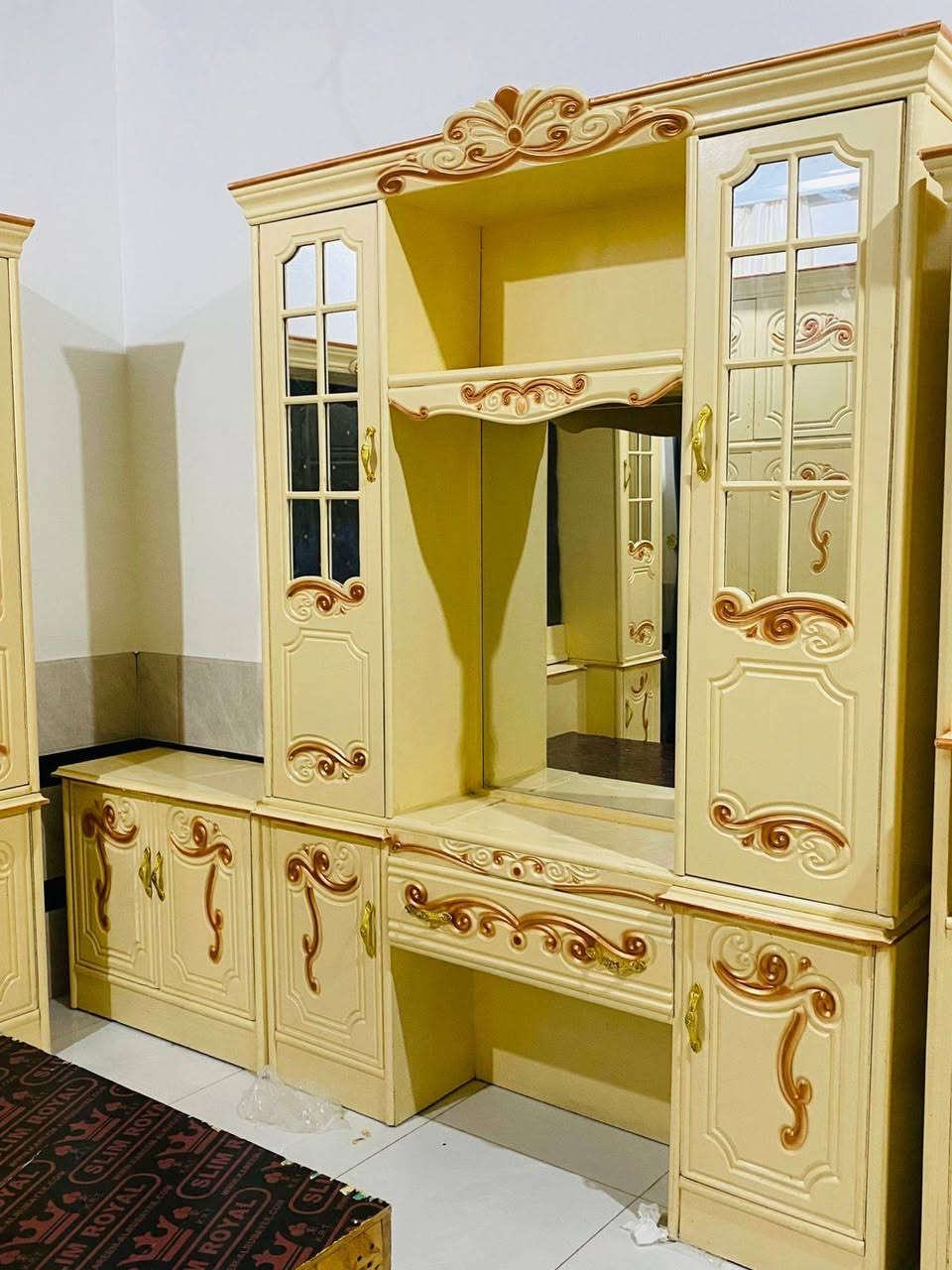 من رخصت المسؤل يوجد قرفه ملكي شرط حطاطه السعر مليون ٢٥٠ وبيه مجال العنوان الرمانه الاستفسار على التلفون ***********
