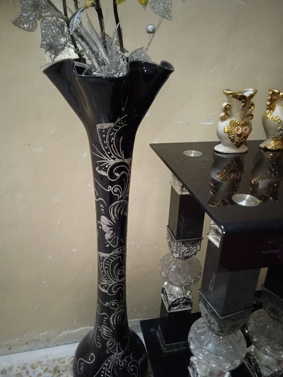 مرحبا عندي ميز تلفزيون حلوي مابينو اي عيب بس ماعندي مكان بيتي ضيق ومعانو اربع مزهريات وحدي كبيره وثلاثه صغار هذولي كلتم ب 35، مكاني موصل


**إذا كنت صاحب هذا الإعلان وتريد حذفه لأي سبب، رجاءا أرسل رسالة إلى الدعم الفني**
