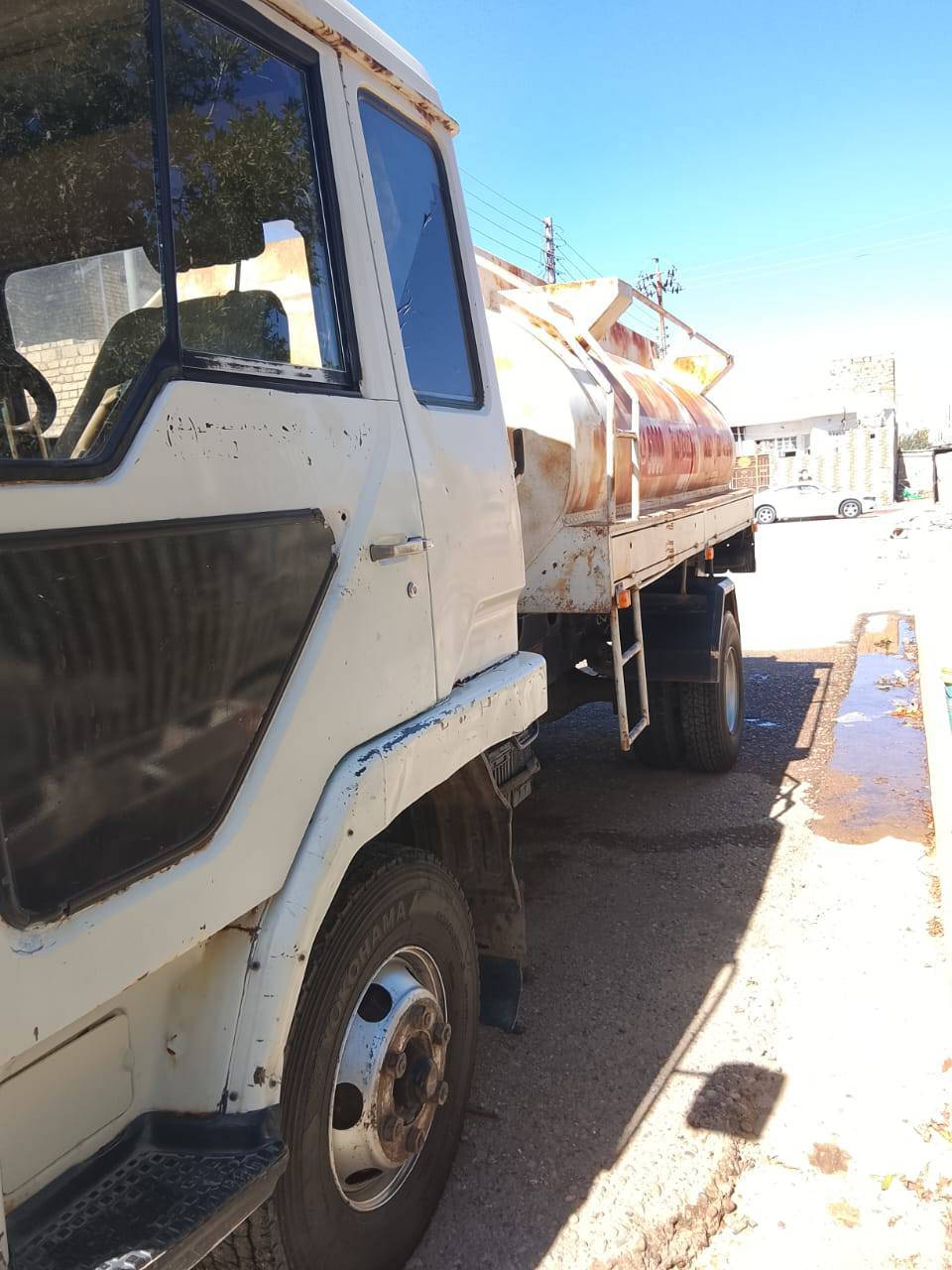 سلام عليكم ميسي بوشي للبيع مكفول من كير تانكي شاصي بس المكينه بيه تبخير قليل سياره جاهزه للعمل مال ماء رقم بغداد بسمي سنويه حوضيه وقود تنتهي 29  حموله  7  الف اتصال ***********
