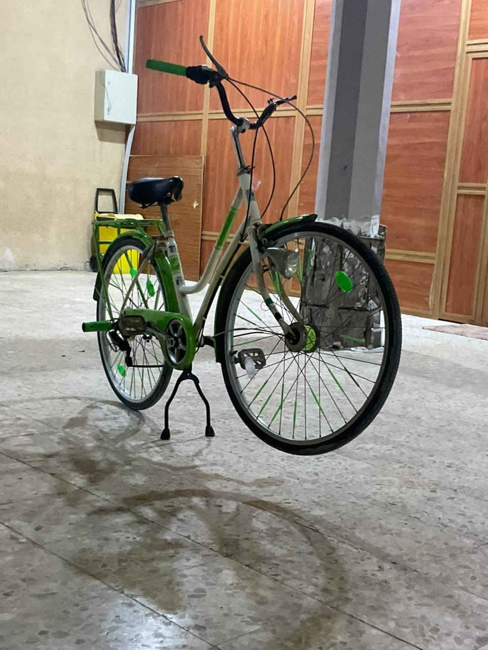 بايسكل سياحي حجم 27 بايسكل ابو الحديد كلشي ما بي تجي تشوفه بعينك تاخذه سعر 100 مكان بصره كرمت علي رقم تواصل ***********
