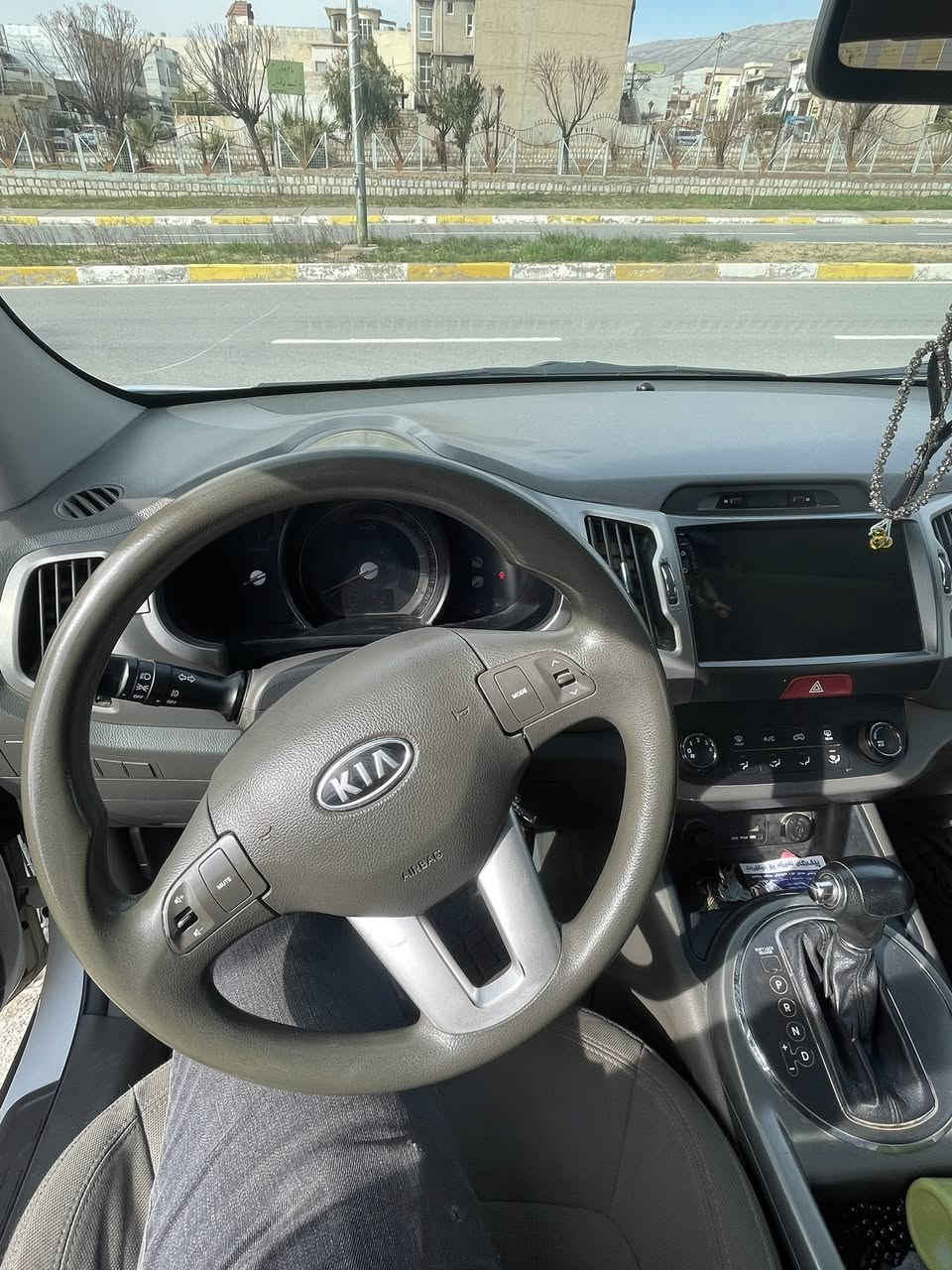 بسملڵە رحمن رحیم سڵاوی خواتان لێبێ Kia Sportaj سپی 2011  abs هەیە سەقف پانۆراما سوکان ڤۆڵیۆم فولە  ڕەقەم هەولێر ماڵێکی پاکو خاوێنە بێ مەسروف چوار تایەی لۆکی لە ژێرە سەیارەکە هی ماڵانە گێر تۆماتیک و عادیە بۆ زانیاری زیاتر پەیوەندی بەم ژ.م :*********** ئەدمین 🩶
