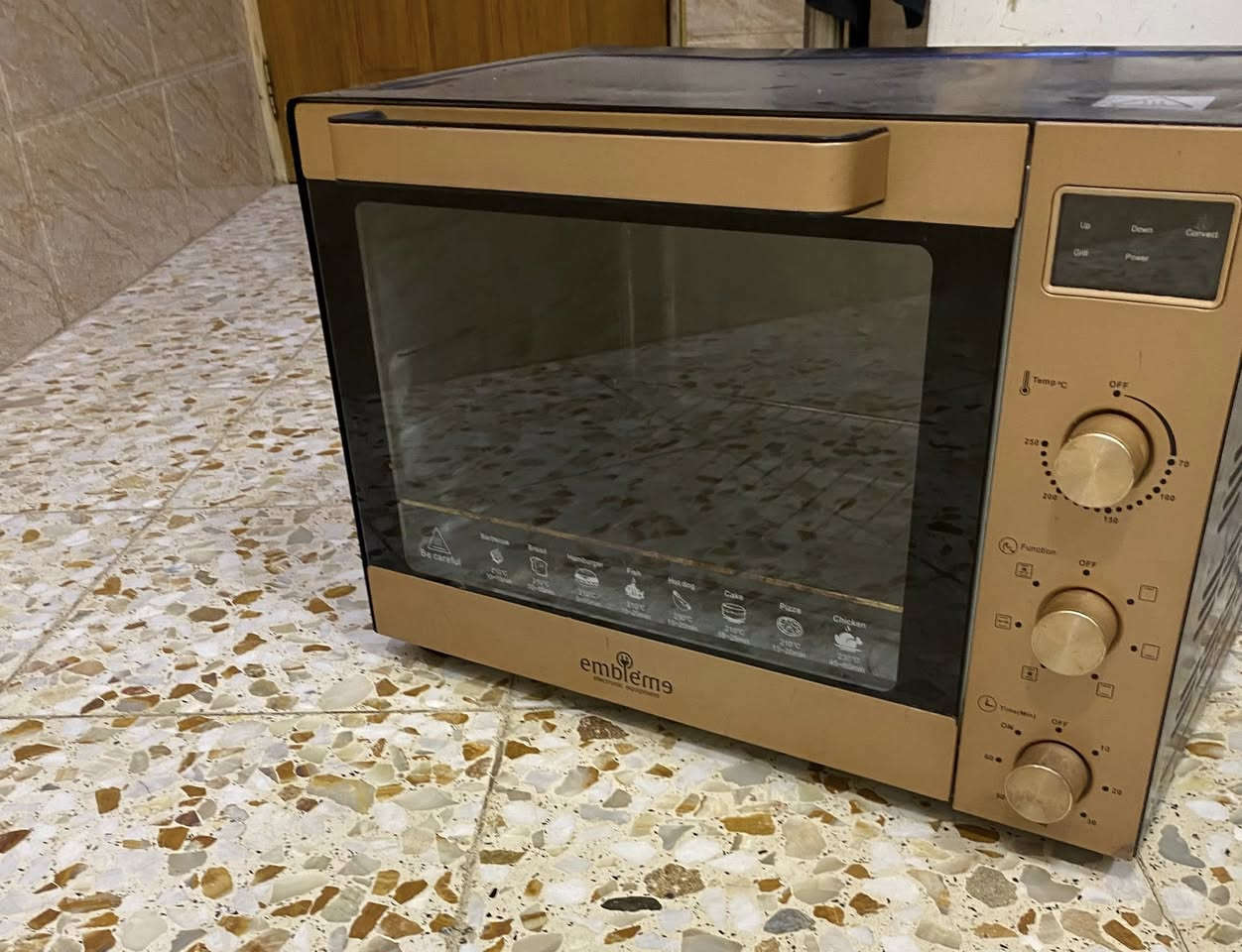 فرن كهربائي ماركه امبليوم حجم ٦٠  بيه اناره ومروحه و٣ هيترات فوك وتحت وحرارته جداً عاليه وممتازه ابيعه لغرض المكان اله هوه يسوه كل فلس وسالوا عل سعره والماركه وشوفوا بيش كلش زين سعره ٨٠


**إذا كنت صاحب هذا الإعلان وتريد حذفه لأي سبب، رجاءا أرسل رسالة إلى الدعم الفني**