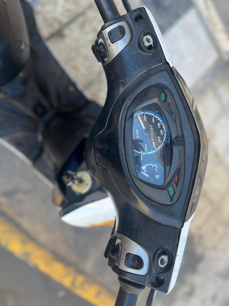 السلام وعليكم شباب جي تي ار نظيفه كلش بالكارتون كل نقص مابيه الدراجه مكفوله مكينه والكهربائيات كله شغاله نكره سلف الدراجه فول بمعنى الكلمه العنوان ساحه عدن الرقم *********** السعر ٨٥٠ وبيه مجال
