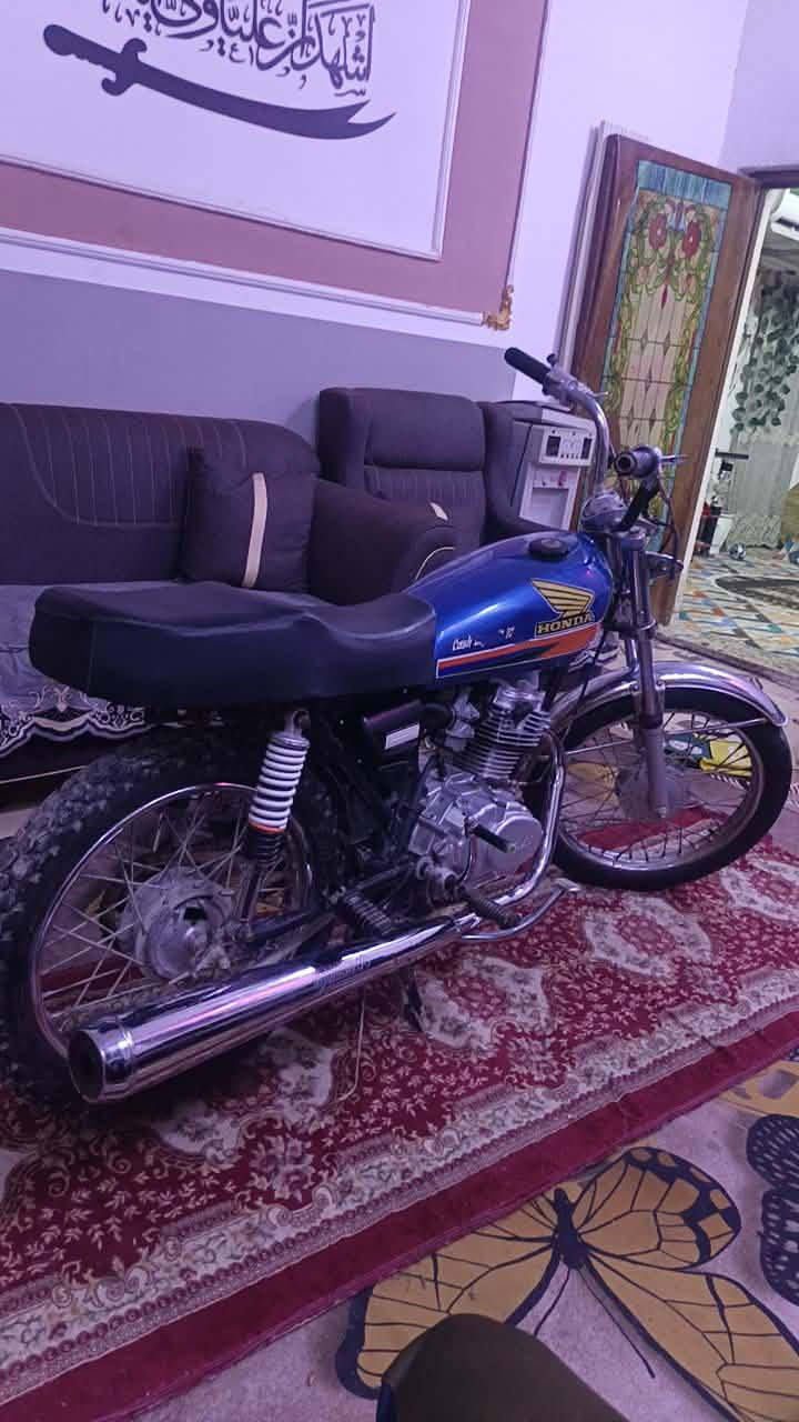 سلام عليكم دراجه نامه للبيع دراجه كلك كلك كلك وبيه رقم شاصي وبليته يعني يطلعلها اوراق  الدراجه مفتوحة بسسس ولفات السعر450 وبيه مجال حلو كلش العنوان حله ابي غرق الاستفسار عله هاذ الرقم***********
