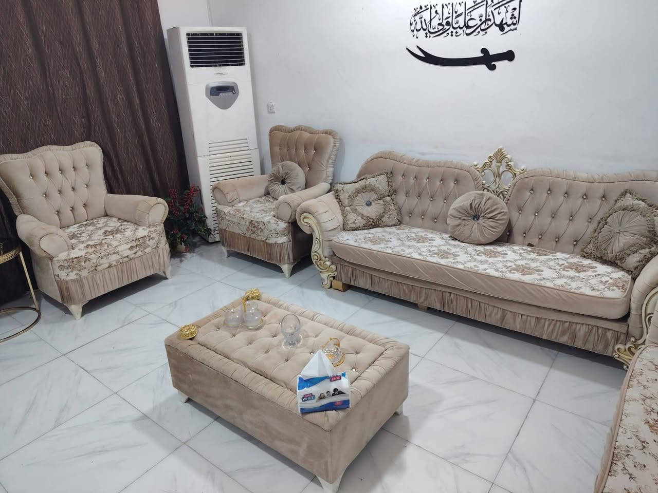 غراض بيت للبيع كامله للبيع
ثلاجه 22قدم كلش جديده 275

تخم تركي الاصلي  7مقاعد كلش جديد 450

طباخ مصري كلش نضيف 160

فرن كهربائي 125الف

عنواني الدورة الكفائات الصحة 

للتواصل ***********واتساب
