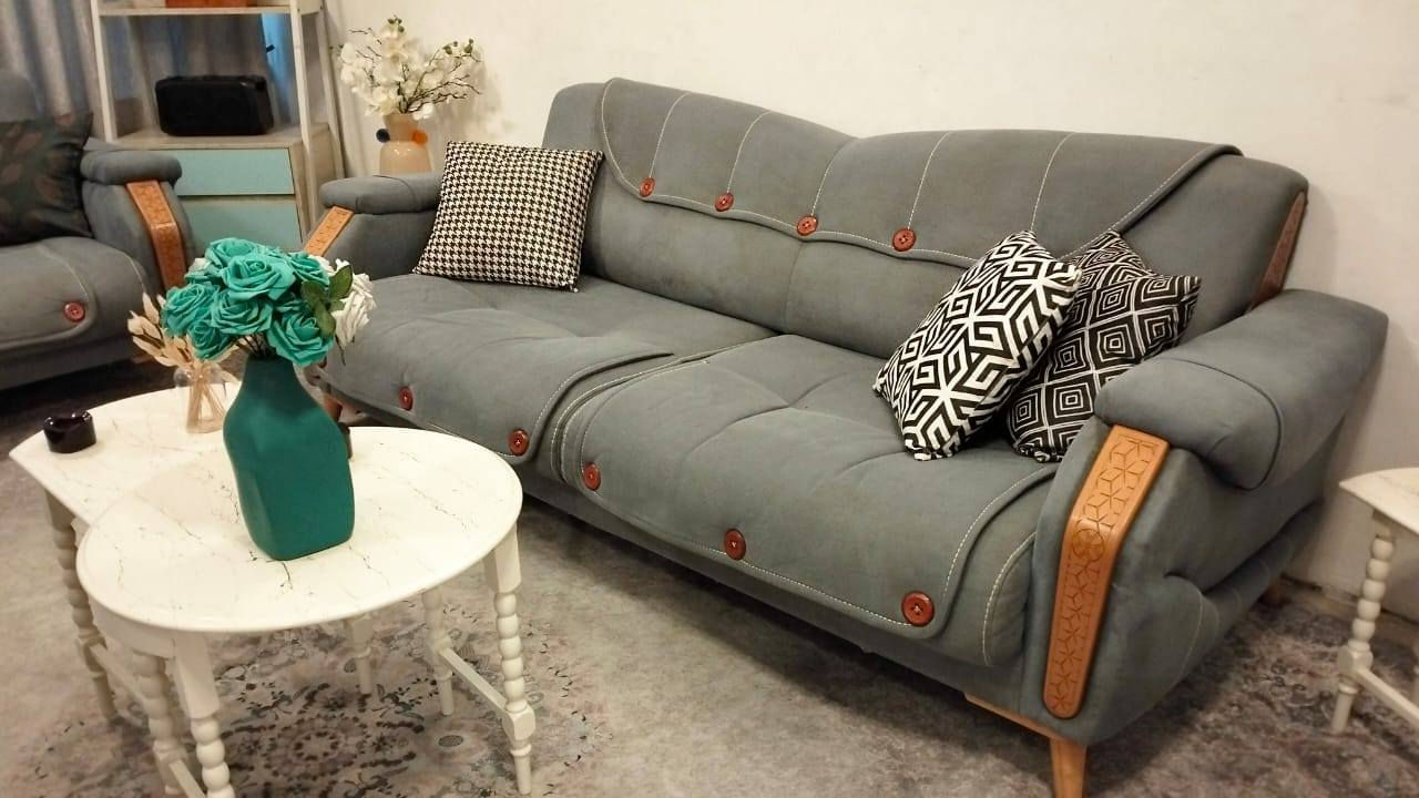 اتصال ***********
تخم تركي 8 مقاعد 3 قنفات بدون كراسي قنفتين 3 مقاعد وقنفة مقعدين مكان بغداد جسر ديالى القديم ع الزعفرانيه
