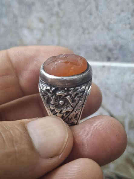 السلام عليكم يمانيه مشمشي قديبه للبيع العنوان بغداد مدينه الصدر اللي يحب يتصل هذا الرقم ***********
