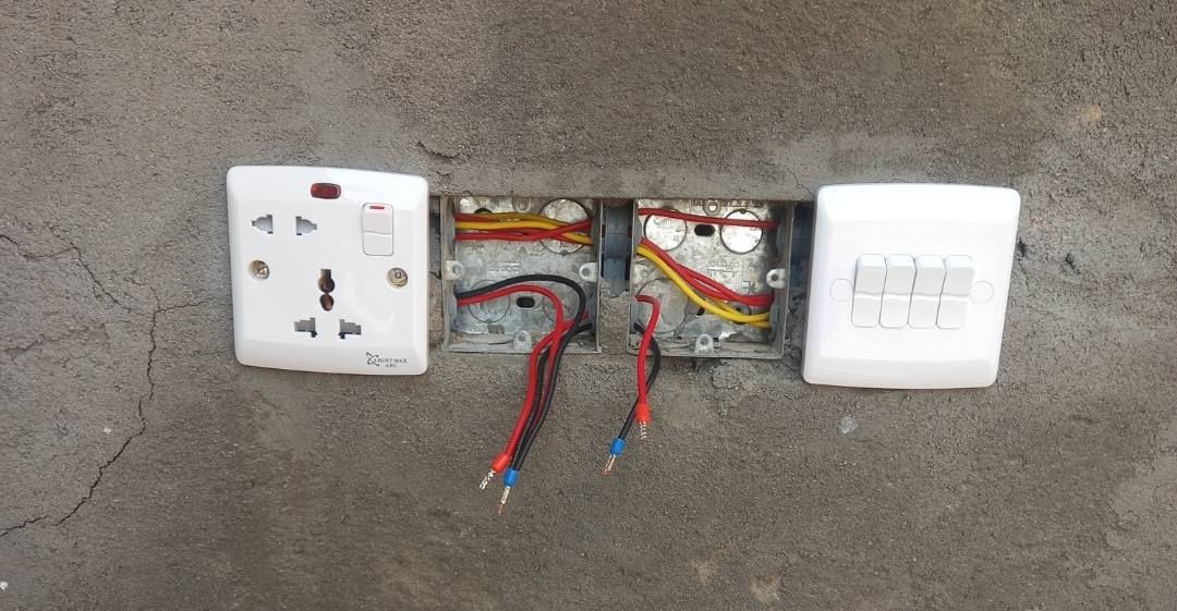 كهربائي متنقل داخل محافظه البصره للصيانه والتاسيسات العامه اسعارنا مناسبه رقم الموبايل يوجد واتساب***********/***********
