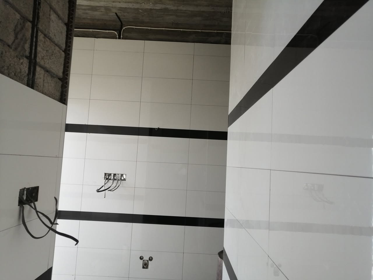 صفاف سرميك بورسلين جدران ورضيات بايات ازرات
شغل رقم واحد ***********
