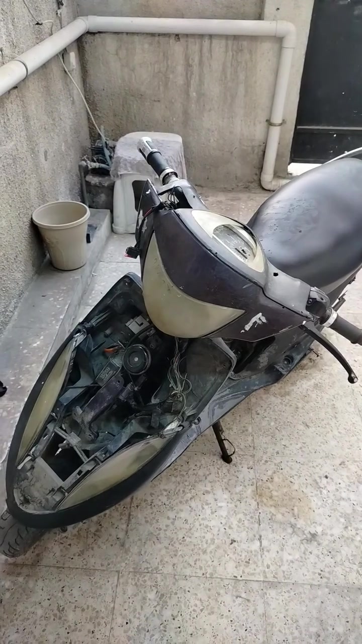 ماكس للبيع مكفولة من السرقة
ابيع هيكل حديد للي يحب يصلح ويستفاد 
سعرها ٢٠٠ مكاني السيدية 
***********
