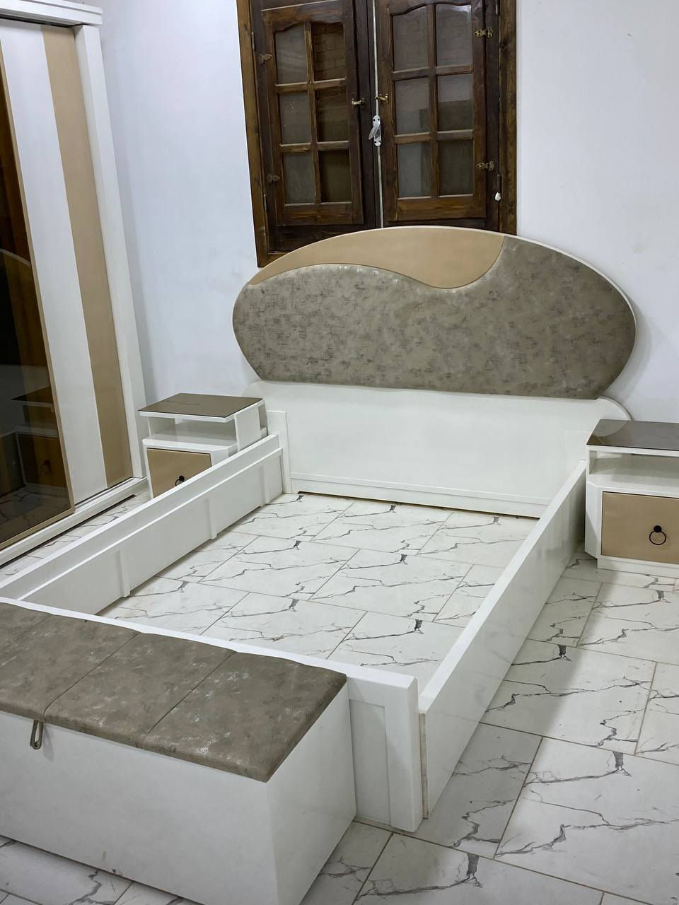 غرفه نوم حديثه دهان عالي 
نجاره وتشطيب قوايم زان 
دولاب ٢٦٠
سرير ١٦٠
تسريحه 
٢ كومود 
بنكت
كامله بالموله


**إذا كنت صاحب هذا الإعلان وتريد حذفه لأي سبب، رجاءا أرسل رسالة إلى الدعم الفني**