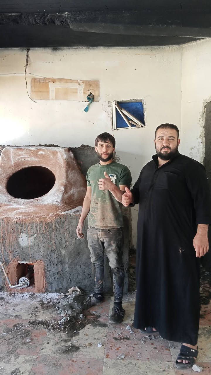 بسم الله 
تنورمان دانا له چمچمال بو كاكه محمدي شيخ 
تم نصب تنور في چمچمال كاك محمد شيخ 
محمد ملا ئالان تنورچي 
***********
***********
