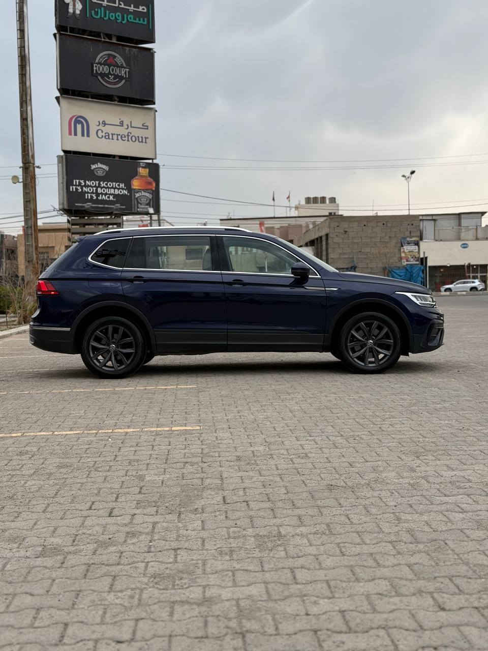 Volkswagen Tiguan SE 2023 -4MOTION
فولكسفاغن تيكوان دبل إكسل 

موديل :2023
الصنف :SE
سعة المحرك :  4 سلندر 2.00cc turbo 
الوارد :  أمريكي 
رقم الشاصي: 
اللون الخارجي : نيلي 
اللون الداخلي : كريمي 
قراءة العداد : 29300 الف مايل
الرقم : أربيل 

المواصفات 
- دبل اكسل
- كيج إلكترونية 
- شاشه كبيره
-رادار أمامي  خلفي وتحديد مسار وقياده ذاتيه 
-رادارات المراية 
-وايرلس جارج 
-بصمه وتشغيل عن بعد 
- مقاعد مدفئه
-  تبريد خلفي وامامي( 8 مخارج للتبريد) 
- نظام carplay  Android Auto 
-  شاشة وسطية
-  نظام النقطة العمياء 
-  هاند بريك بصمة + اوتوو ستارت 
- نظام توقف تلقائي عند الرجوع
 -  كاميرة خلفية بدقة عالية 
 -  نوع المقاعد: كهربائي - جلد - تدفئة 
 -  أكياس هوائية: 10 
-  المصابيح:  زينون - إضاءة ليد- ليزر

الملاحظة:السيارة بدون صبغ بدون تعديل بدون داخل فقط دعامية امامية صبغ  ارباك بردة وسترين سستم 
رقم التلفون ***********-***********
