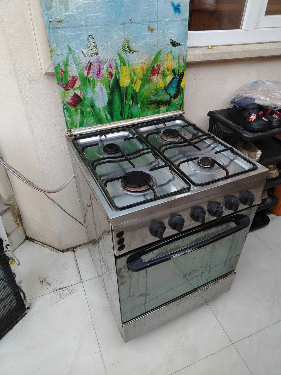 طباخ جديد للبيع، الفرن والعيون شغالات والجامه اصلية،
نظيف، سعر 70 وبيه مجال، 
*********** , مكان ميثاق
