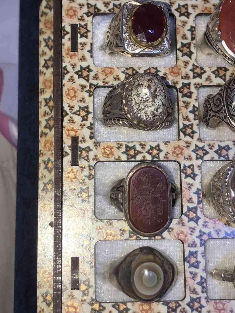 سلام عليكم
اخوان محابس العدد ٢٠ مع الميدالية ٢٠ قطعة الميدالية حجر قديم واطاره معادن شغل قديم 
محبس صياغة مرتبه واحجارهن حلوة ويدوية 
محابس من حجر ومن صياغة حلوات المجموعة كلهم للبيع 
الي يريدهن يتفضل 
وبخدمة الجميع 
الله يسلمكم ويحميكم من كل مكروه


**إذا كنت صاحب هذا الإعلان وتريد حذفه لأي سبب، رجاءا أرسل رسالة إلى الدعم الفني**