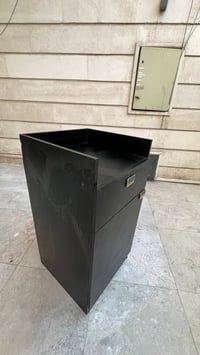 ميز كاشير خارجي صغير خشب اصلي مستعمل قليل القياسات 110x50 للتواصل خاص ...