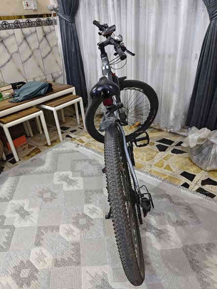 بايسكل صيني نوعية ممتازة ماركة EZEL حجم 29 .. سيم الويل مسوي بصمغ البريكات دسكات أمامي وخلفي ولايت وجرس السعر 120 ألف دينار وبي مجال المكان مدينة الصدر تقاطع 55 قرب الصدرين ..   ***********
