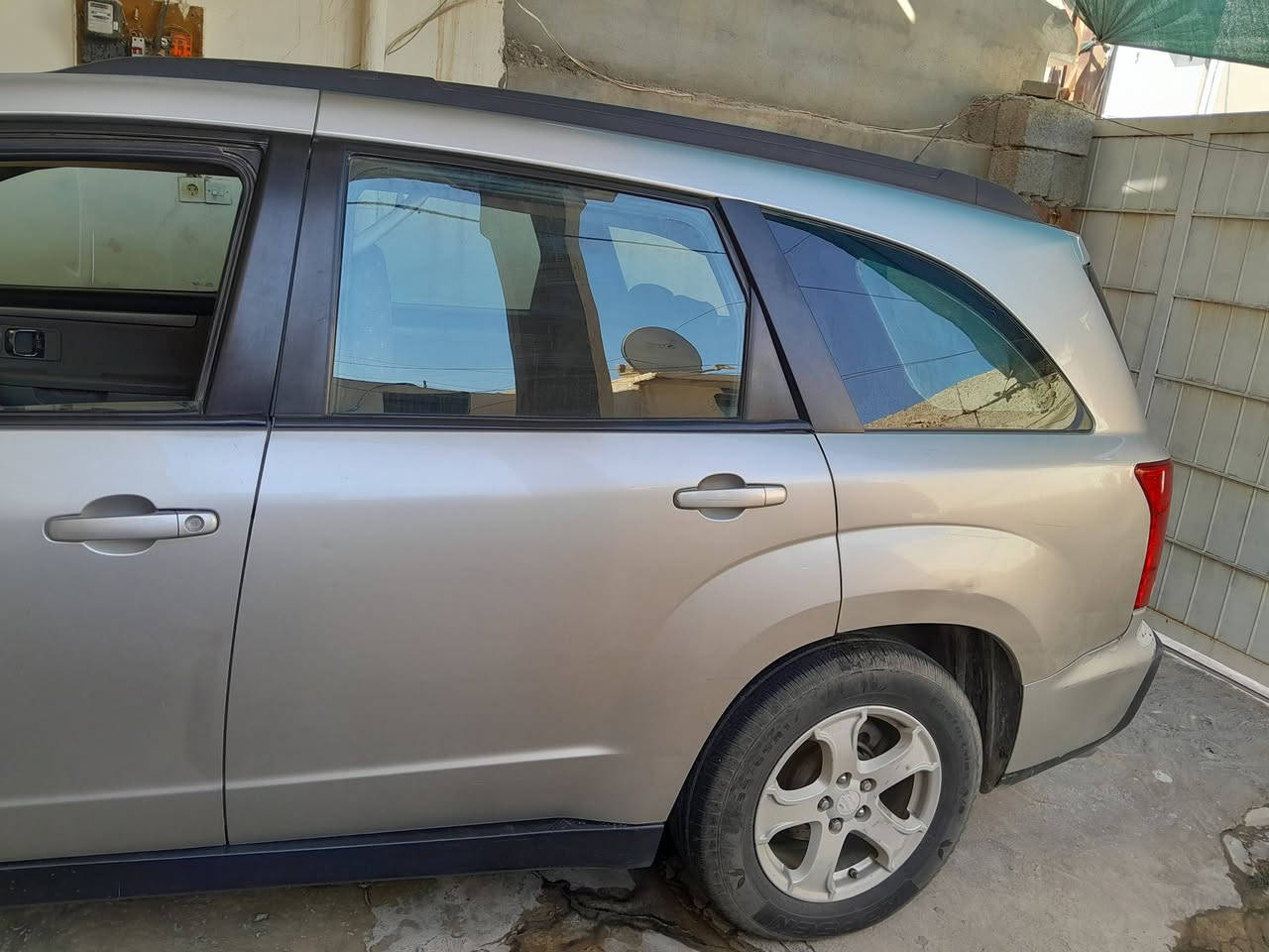 السلام عليكم سياره سازوكي xl7 سبعه راكب موديل ٢٠٠٨ سنويه٢٠٣٠رقم شمالي بأسمي سياره جاهزه السعر ٧٥ وبيها مجال للاتصال ***********
