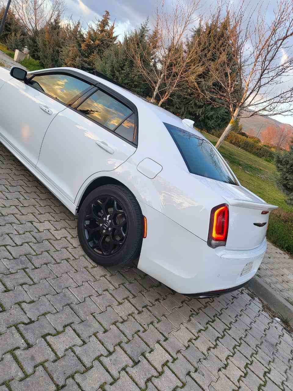 السلام عليكم اوباما 18Sكولد خيط ذهبي فور ويل وملغي سياره فول مواصفات بانوراما كشنات حضن تدفئه تبريد برده خلفيه دمام صندوق اربع بوب سماعات اشاير مري ردار جانبي بجم عريض  ترحيب كلاصات حار بارد تخم تاير كومهو اصلي حداديه كلها جديده حساسات خلفيه اماميه سياره ابد ممشتغله خط ماشيه 190الف كيلو حادثها بنيد مبدل وبدنه مكانه بغداد السيديه ملاحظة اني مكلف بالنشر رقم صاحب السيارة ***********
