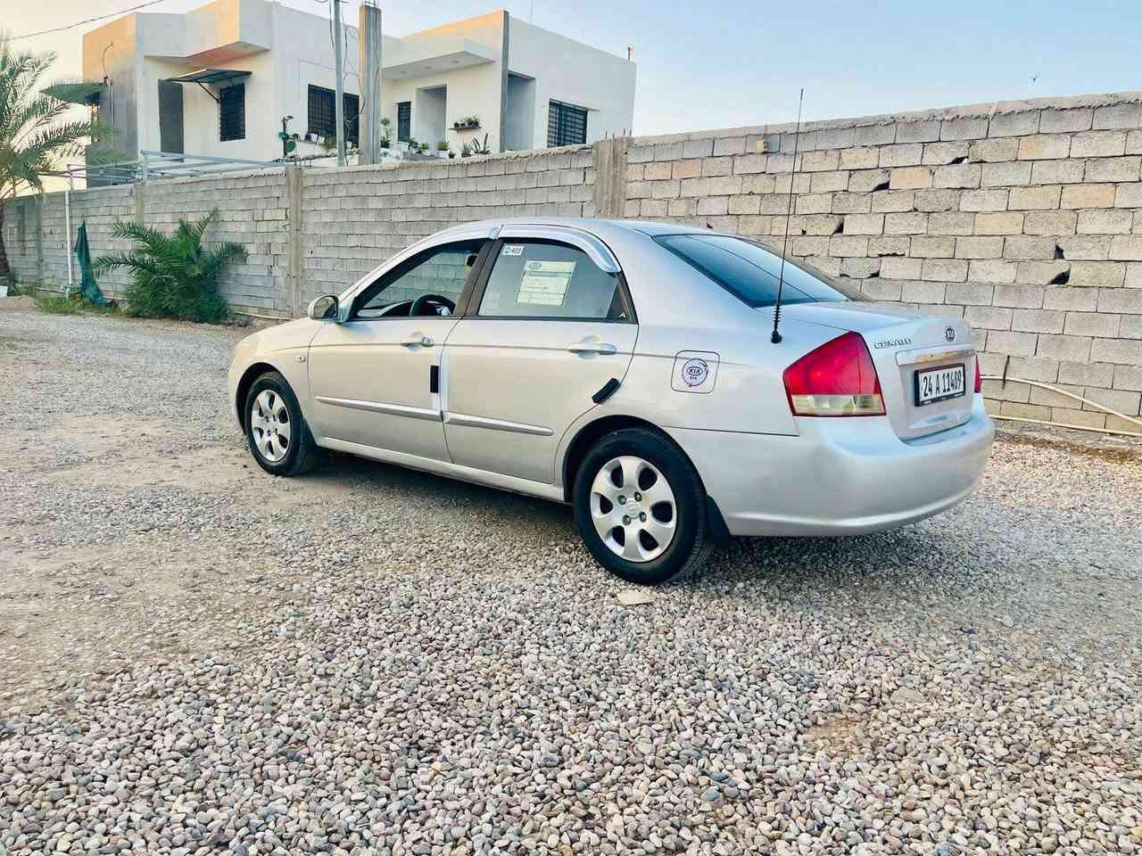 سلام عليكم سيراتو موديل 2007 كفاله عامه مكينه 1600 دكشن عالي خليجي كهربائيات كلها شغاله تخم تاير جديد حداديه جديده اي خياس مابيه باتري جديد السيارة مال جناي تجي وشوف بعينك ***********
