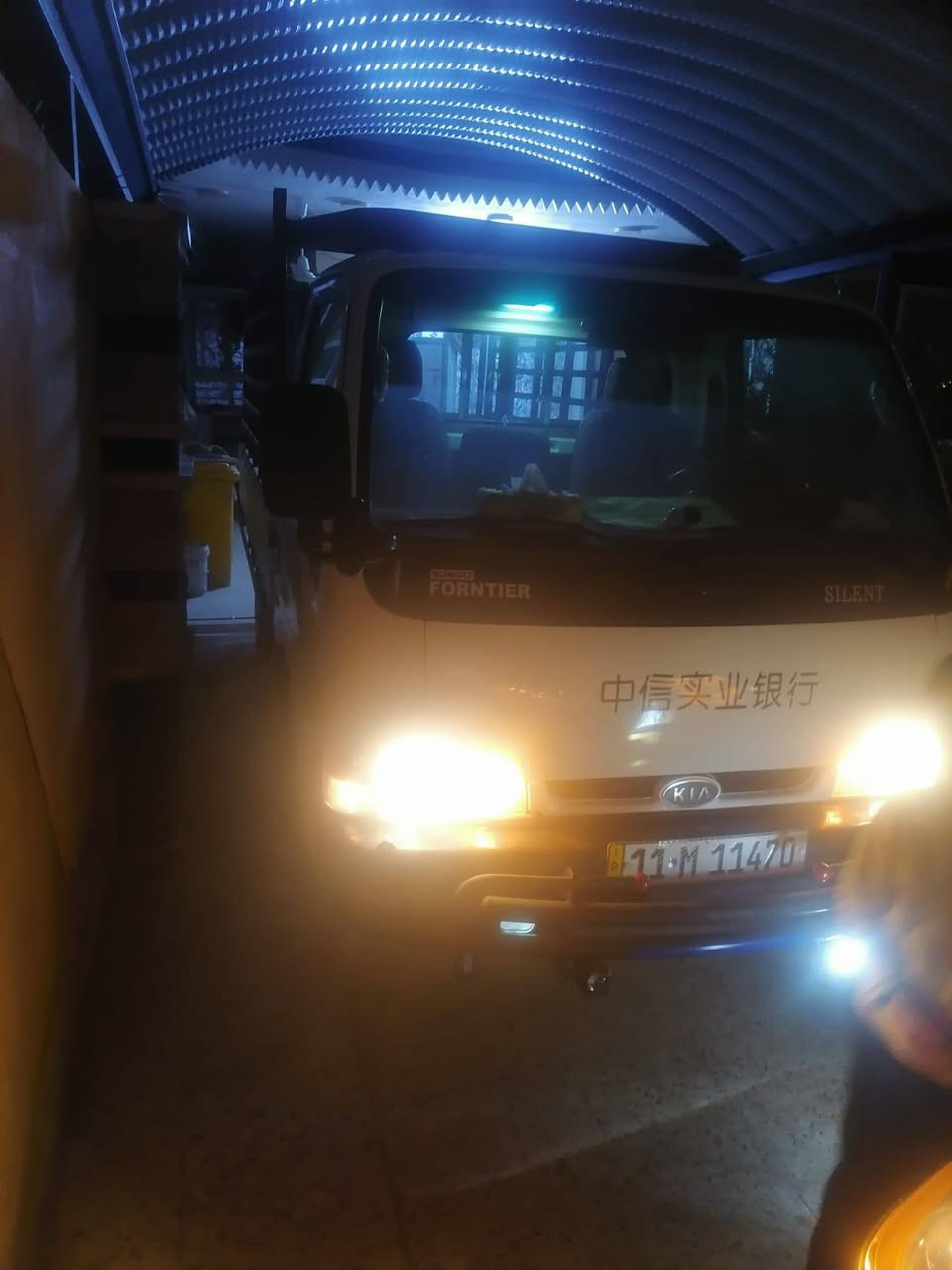 السلام عليكم كيا حمل للبيع السيارة خير من اللة صدر تخم تاير باتري كير مكينة داخل كولة جديد 
الاتصال ***********
