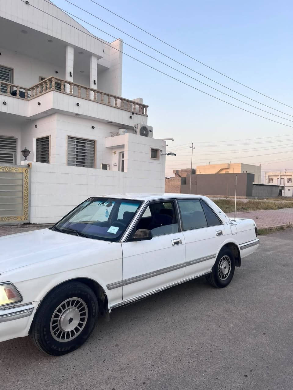 السلام عليكم
سيدان مواسسة موديل ١٩٩٠ لون ابيض مسجلة صلاح الدين محرك بلادي و كير محور اتوماتيك بيهة جاملق امامي يسار رش و جاملق خلفي يمين رش و الباقي كفالة
السعر 53 وبيهة مجال
يرهم مراوس 
***********
