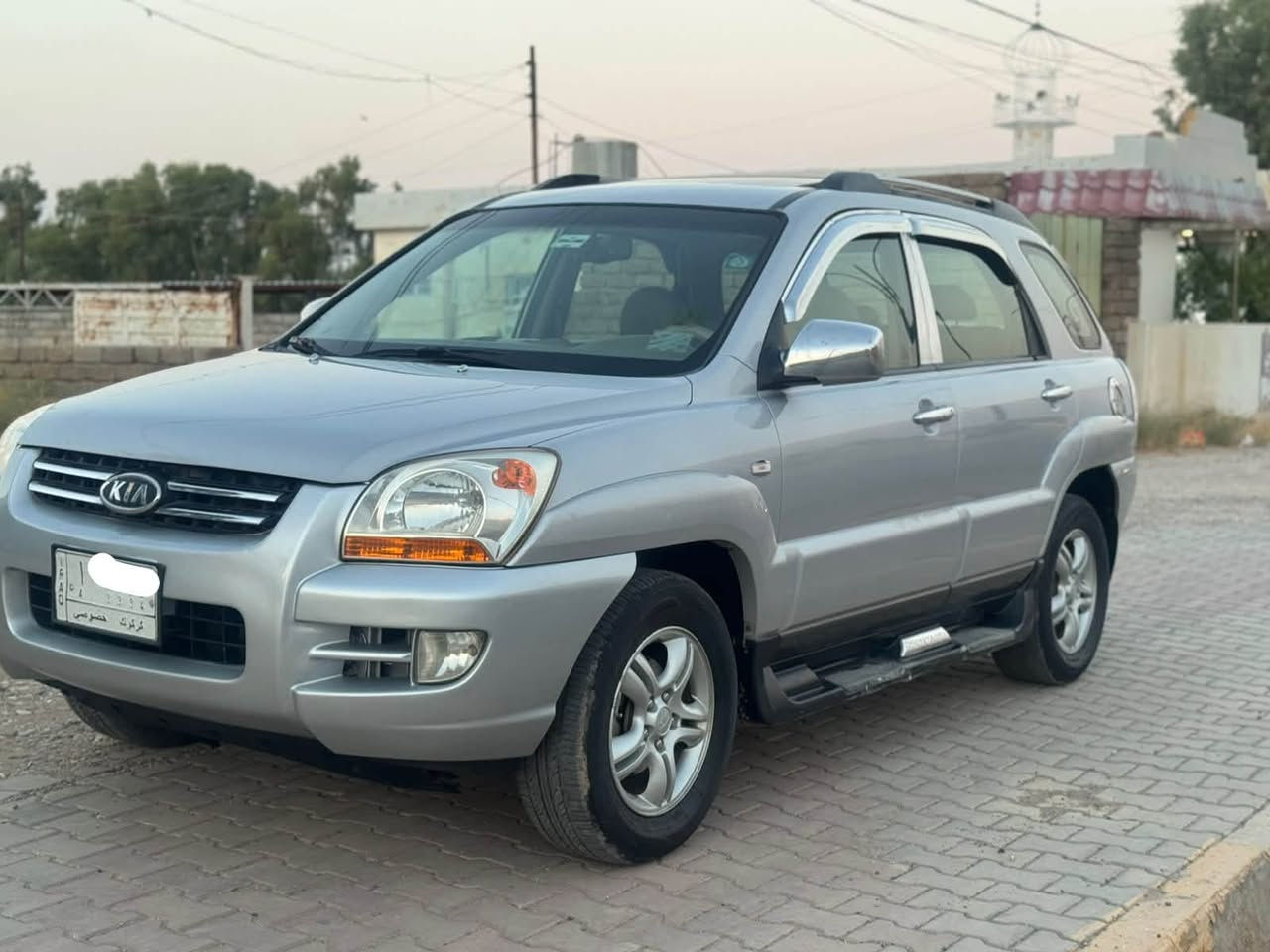 السلام عليكم 
كيا سبورتج خليجي موديل 2007 فئة TLX فول مواصفات يدات نيكل داخل لونين وصاج سلايد (فتحه سقف) تدفئة بالشكانه تبريد لمس رقم كركوك مشروع وطني شرط التحويل سنوية ل2028 بيها باب خلفي جهه النفر صبغ فقط والباقي مكفول شرط بدون شخوط او بارد محرك 4 دوش كير محرك تبريد كله شرط صدر تواير كله جديد السيارة جديده وضع شركه احلى من الصور 
السعر 105 وبيها مجال 
للاستفسار اتصل 
***********
