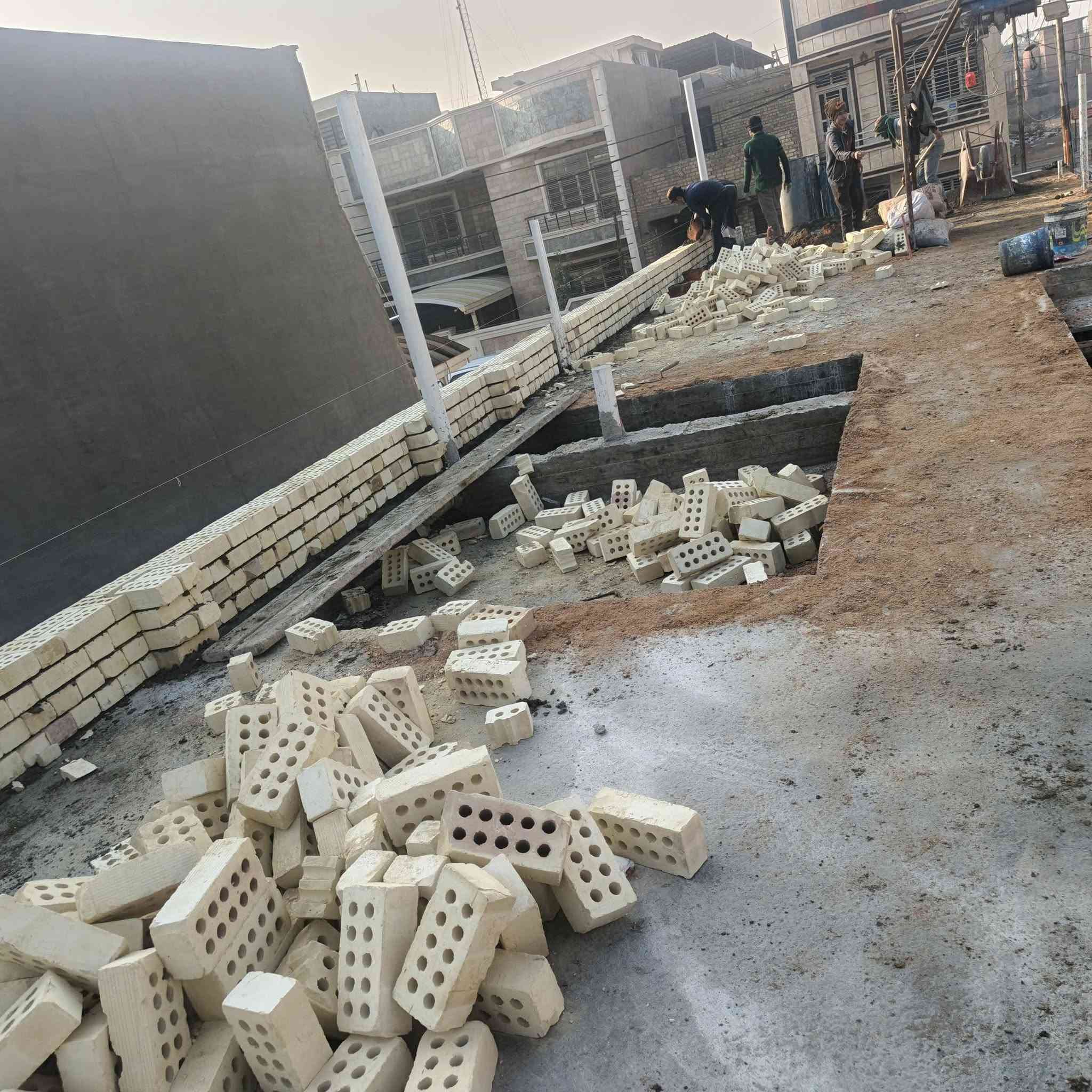 السلام عليكم خلفات بناء من اهل الفلوجه نشتغل بكل مكان شغل دقه وسرعه ونضافه التزام بالموعد للتواصل هذا رقمي بي واتس اب اتصل ودلل ***********تصعيد المواد علينه وسعر مناسب
