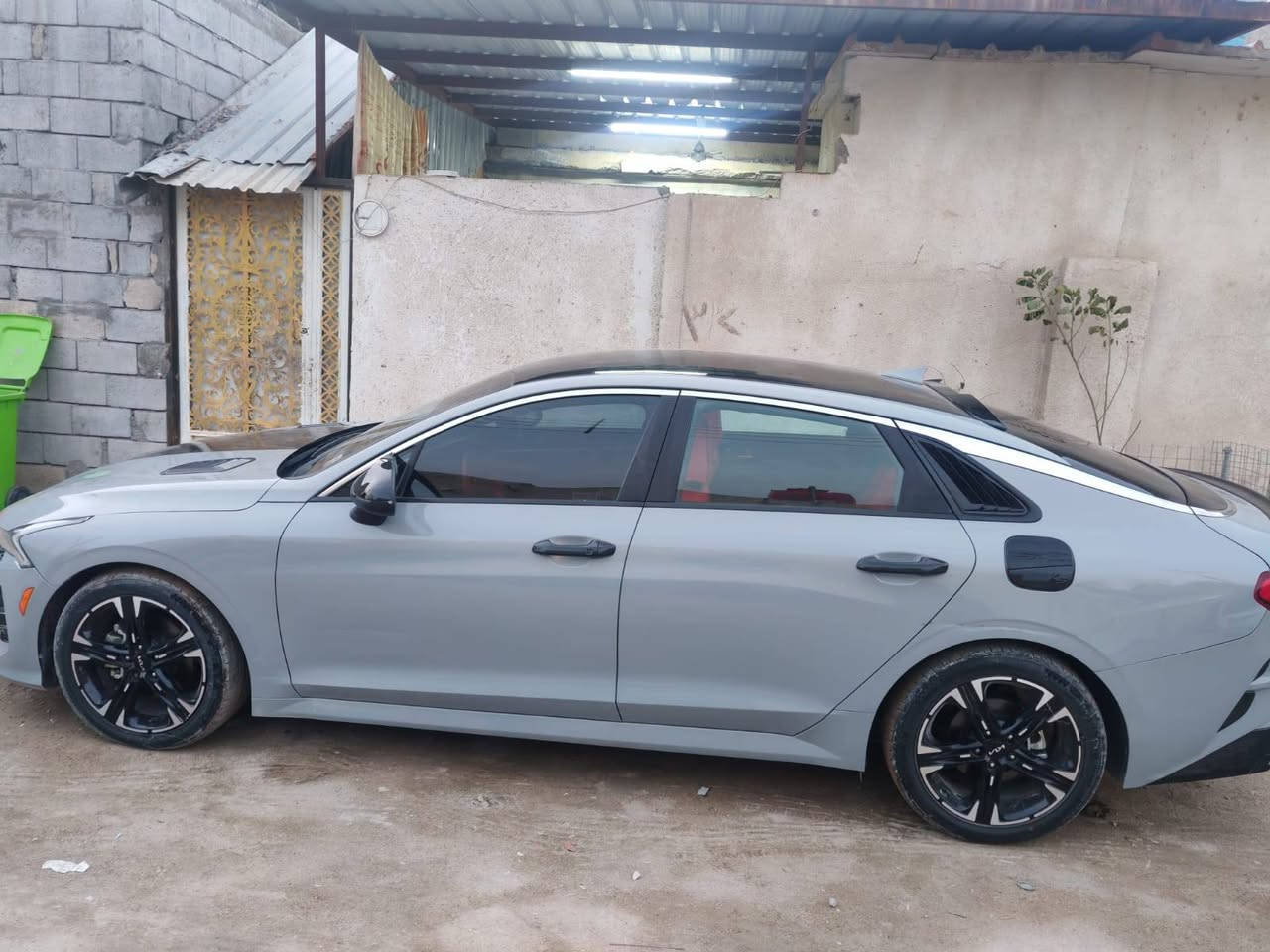 سياره كي 5 مديل 23 فول عده الفتحه
السياره حادثه جدا بصيط وحلو ماشيه 60 الف ما بيها نقص برغي السياره متعوب عليها مرتبه كلش
مكينه 1600 تيربو
السعر 180 وبيها مجال قليل

رقم بغداد معوقين

البصره الزبير الشعيبه

***********
