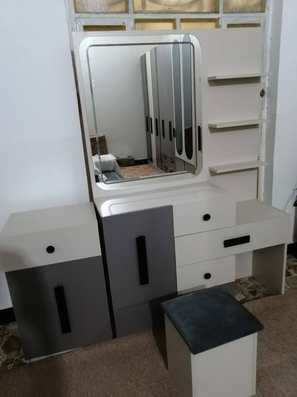 السلام عليكم . غرفة نوم تركي 10 قطع  جديدة  .الاستفسار الاتصال ع رقم *********** عمارة, ميسان
