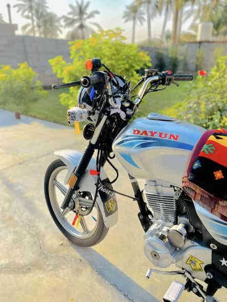 سلام عليكم دايون اللبيع موديل ٢٢اوراق ضاعن عدي  دراجه جديده انضف من صوره برقي مامفتوح منه ستفسار رقم ***********. سعر خاص فدوه اروحلك ال مو شراي لا تراسل جفيني شرك شراي احطك عله راسي 💁🏽
