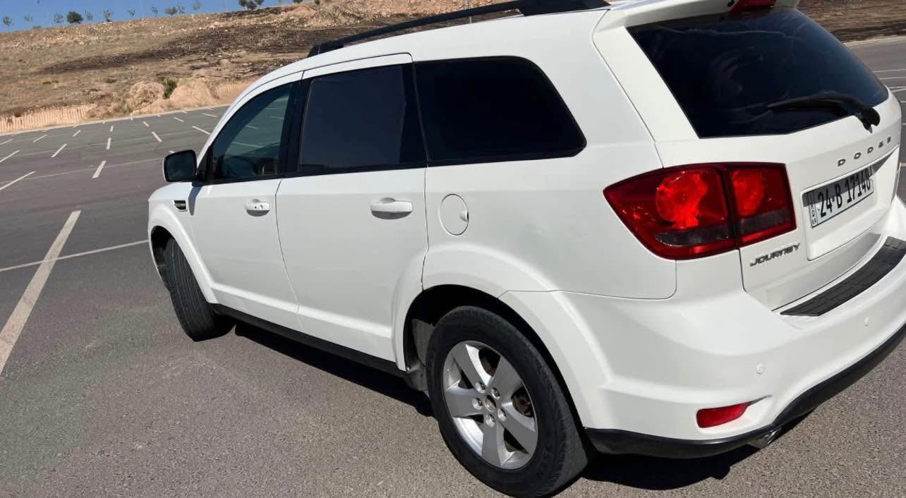 دوج جورني ٢٠١٢  
ره قه م سه نه وي جديد 
گيرو مه كينه بشه رت 
داخلي ره ش 
شاشه
بصمه
USB-AUX
نشره داخلي 
سپير جديد   
٣ مقعه د  ٧ ركاب 
تايره جديد 
 ١ قطعه چملاقئ سينگي به خه بئي داخلي 
شاشه له مس  گير ئوتوماتيك عادي 
تبريد مركه زي  هرسيك مقعه د 
٦ پستين مرغوب ٣.٦ 
ره قه م دهوك تحويل شه رت  
***********
125مجال پيچه ك 
١٠٠$ غرامه دهوك, العراق
