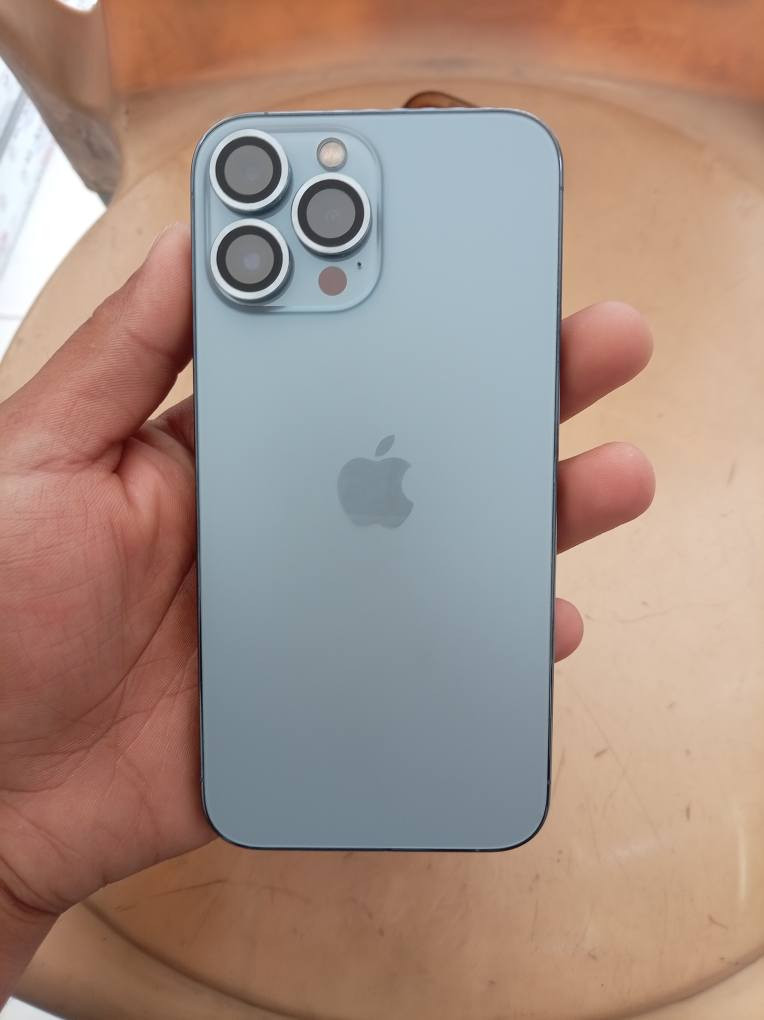 السلام عليكم ايفون 13 برو ماكس ذاكرة 128  بطارية 76  شاشة بيهة خط بس شغال اللمس  سعرة 450 الف ***********
