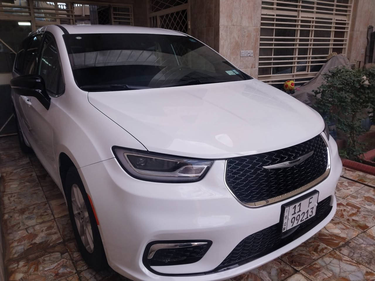 السلام عليكم اخوان
للبيع موديل 24 بانزين صور الحادث بالمنشور 
تبديل باب وجاملغ تفصيخ نفس اللون
شاصي ولغد مكفول فقط بارد شبر بالدوسة  
السيارة ماشية 2000 يعني قريب الزيرو 
رقم بغداد خصوصي باسمي 
السعر 268 ورقة بيها مجال بسيط 
العنوان بغداد حي اور ال 600 مقابل مركز القدس 
***********
***********
